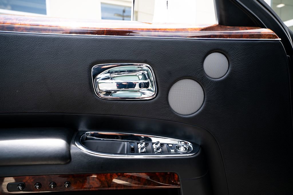Used 2010 Rolls-Royce Ghost RWD image 26