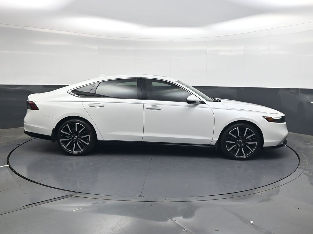 Used 2024 Honda Accord Touring image 3