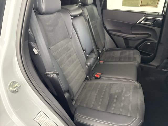 Used 2025 Mitsubishi Outlander SE image 25