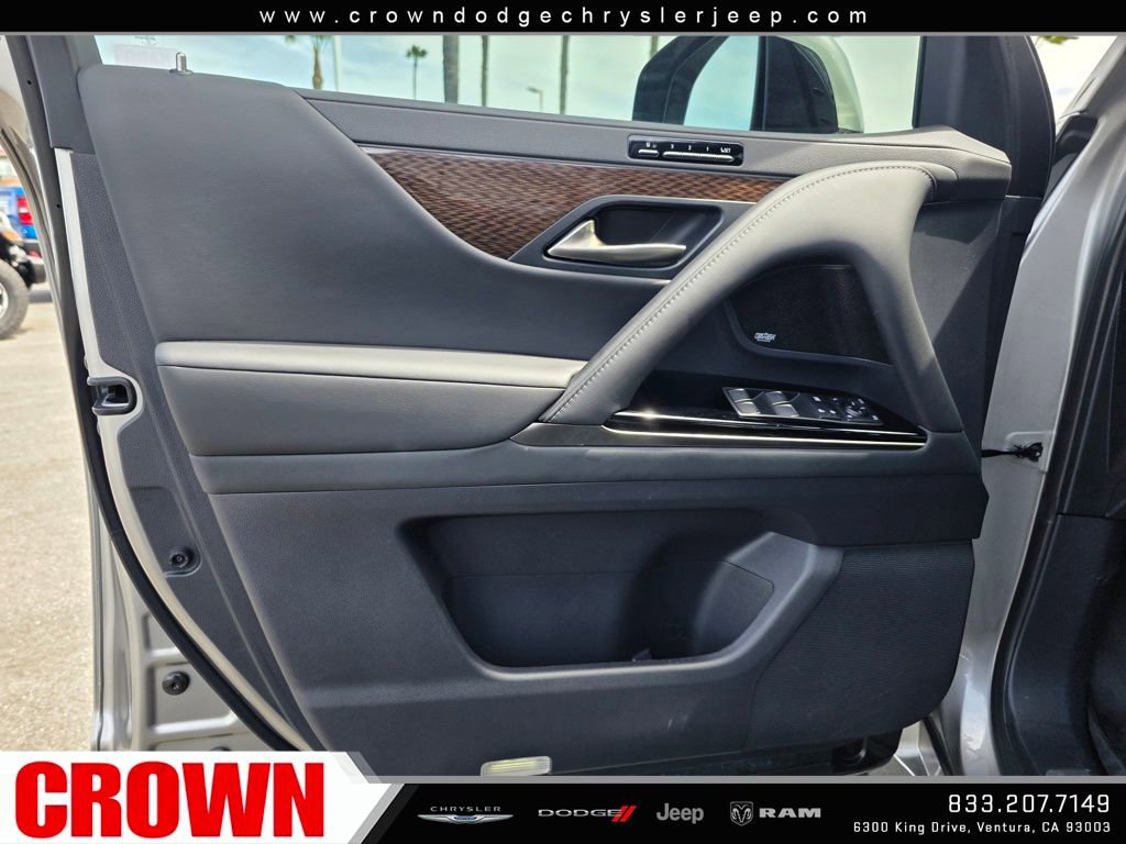 Used 2023 Lexus LX 600 4WD w/ Accessory Package (Z1) image 32