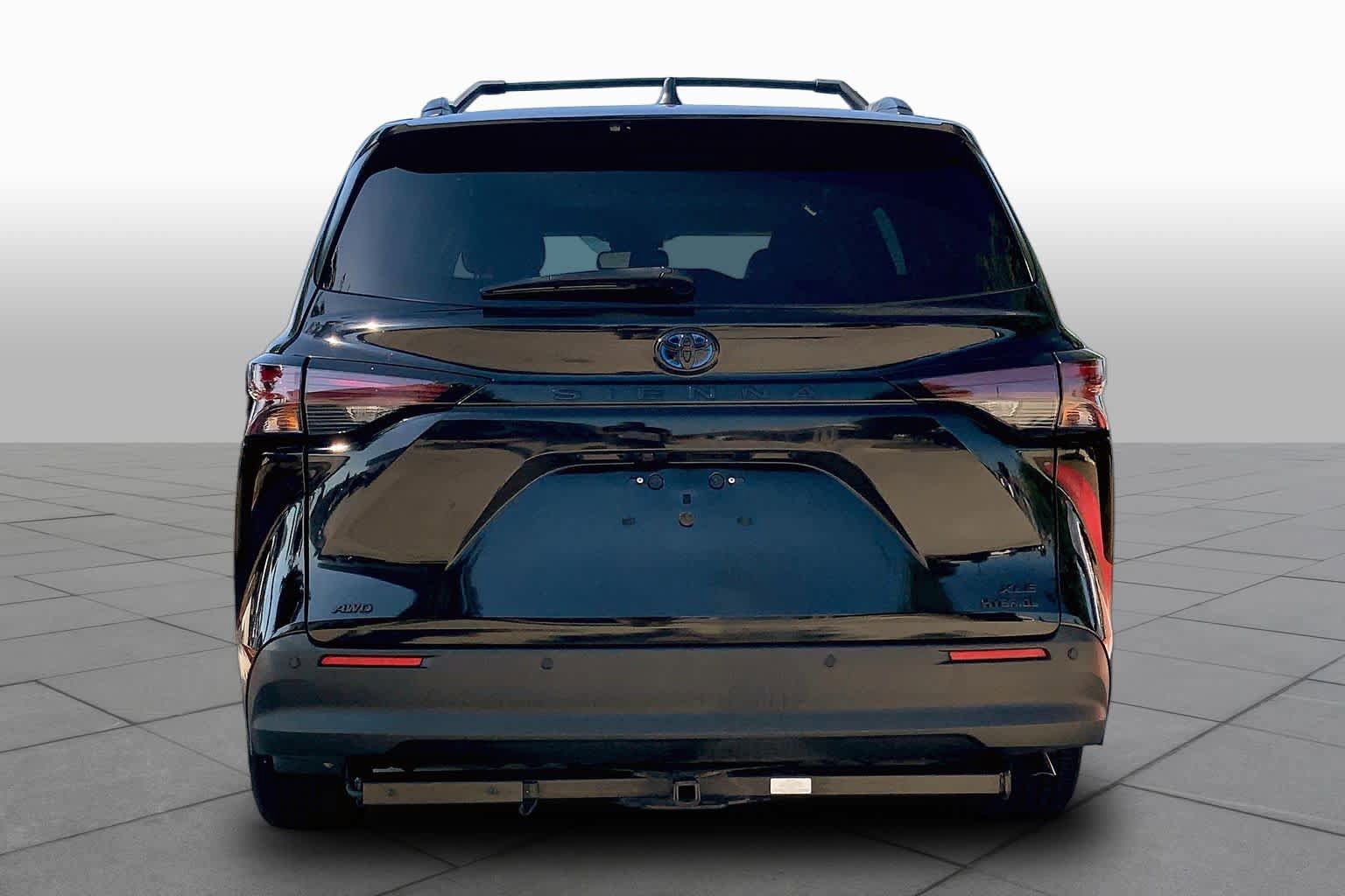 Used 2024 Toyota Sienna XLE Woodland Edition AWD/4WD image 5