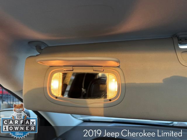 Used 2019 Jeep Cherokee Limited image 33