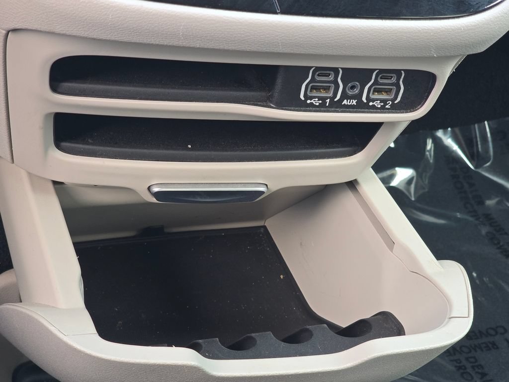 Used 2023 Chrysler Pacifica Touring-L FWD image 23
