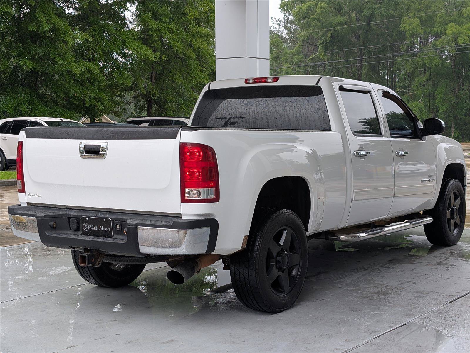Used 2007 GMC Sierra 2500 SLE w/ EZ-Lift Tailgate Package RWD image 8