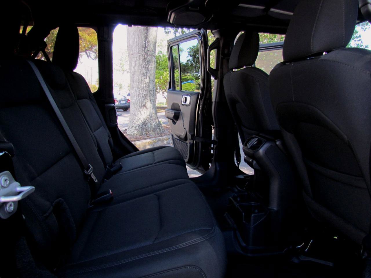 Used 2022 Jeep Wrangler Unlimited Sport AWD/4WD image 28