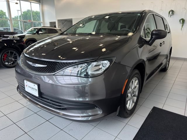 Used 2017 Chrysler Pacifica Touring FWD image 30
