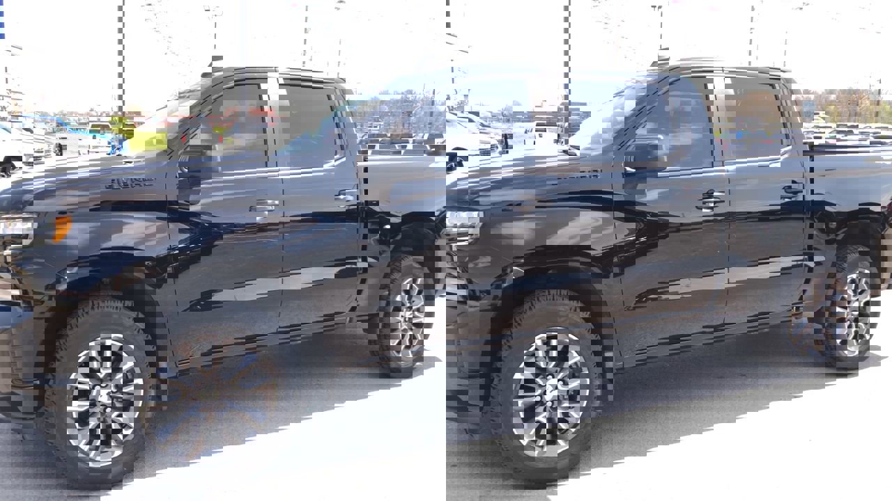 Used 2021 Chevrolet Silverado 1500 RST w/ Bed Protection Package image 3