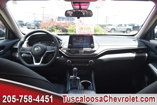 Used 2024 Nissan Altima 2.5 SV FWD image 3