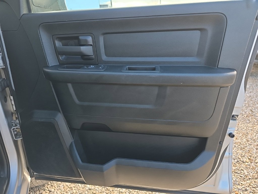 Used 2018 RAM 1500 ST w/ SXT Appearance Group image 18