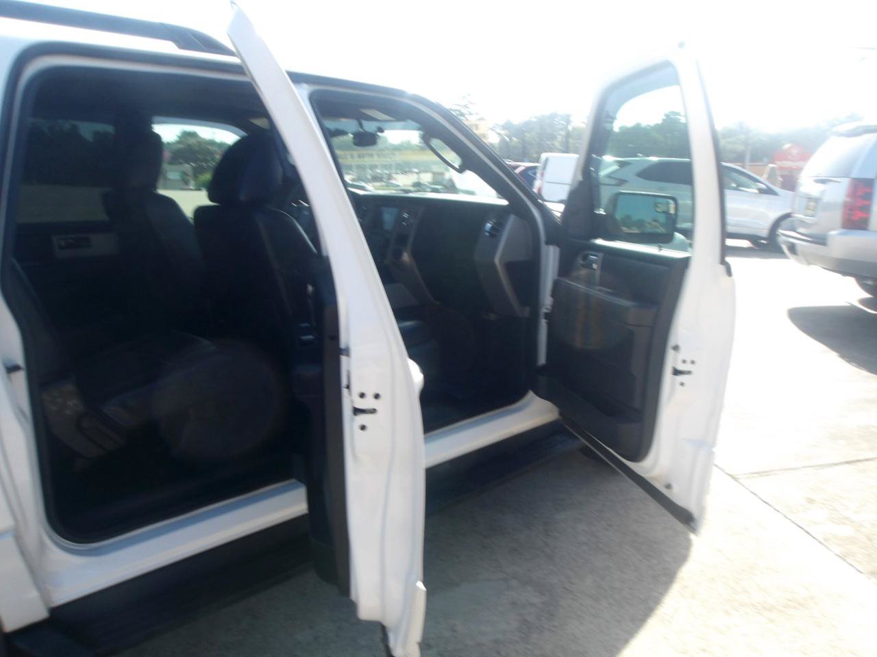 Used 2017 Ford Expedition EL XLT w/ Equipment Group 202A RWD image 6