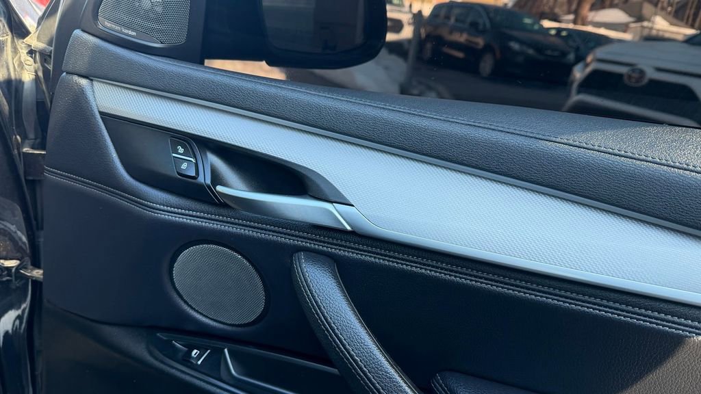 Used 2018 BMW X6 sDrive35i w/ M Sport Package RWD image 20