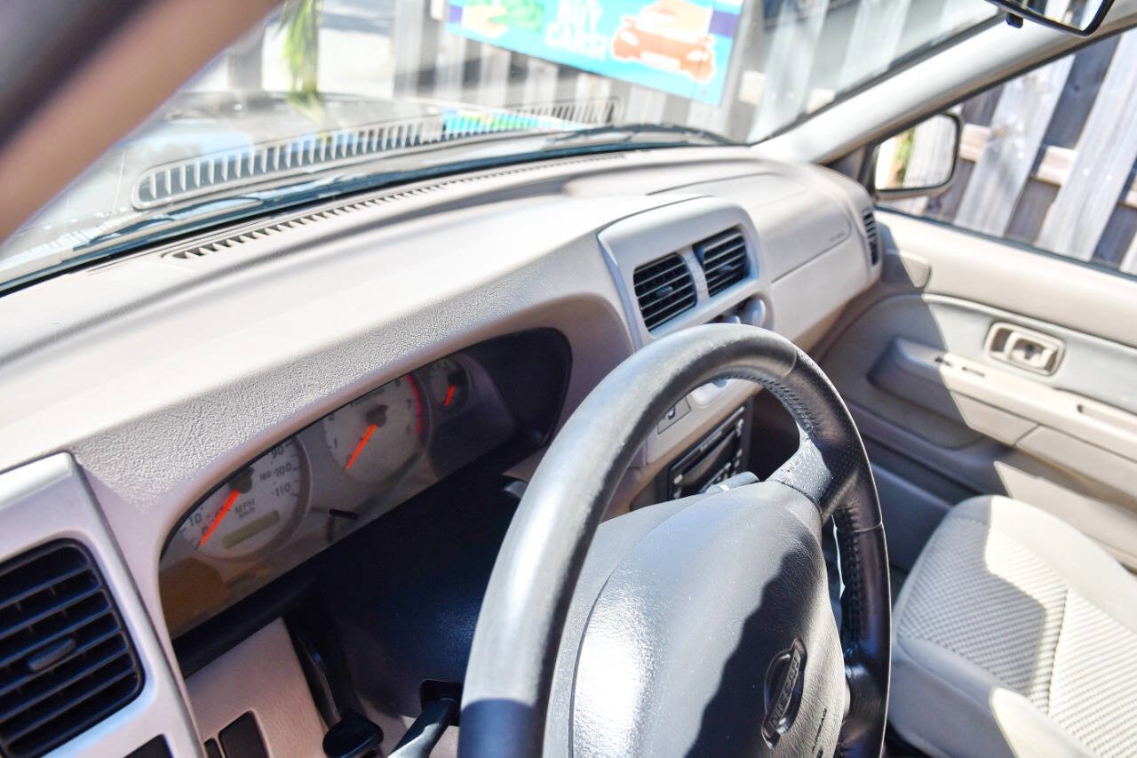 Used 2001 Nissan Frontier SE image 26