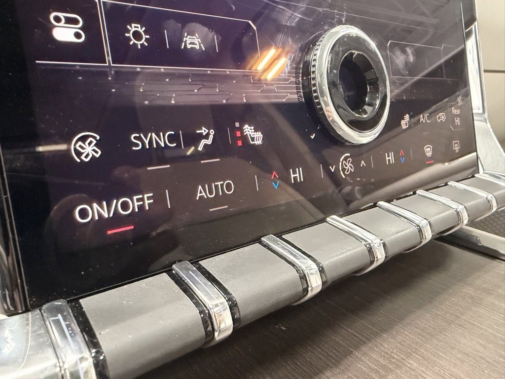 Used 2024 GMC Acadia Denali image 51