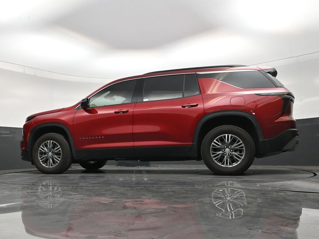 Used 2025 Chevrolet Traverse LT FWD image 21