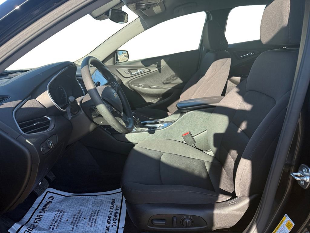 Used 2025 Chevrolet Malibu LT image 9