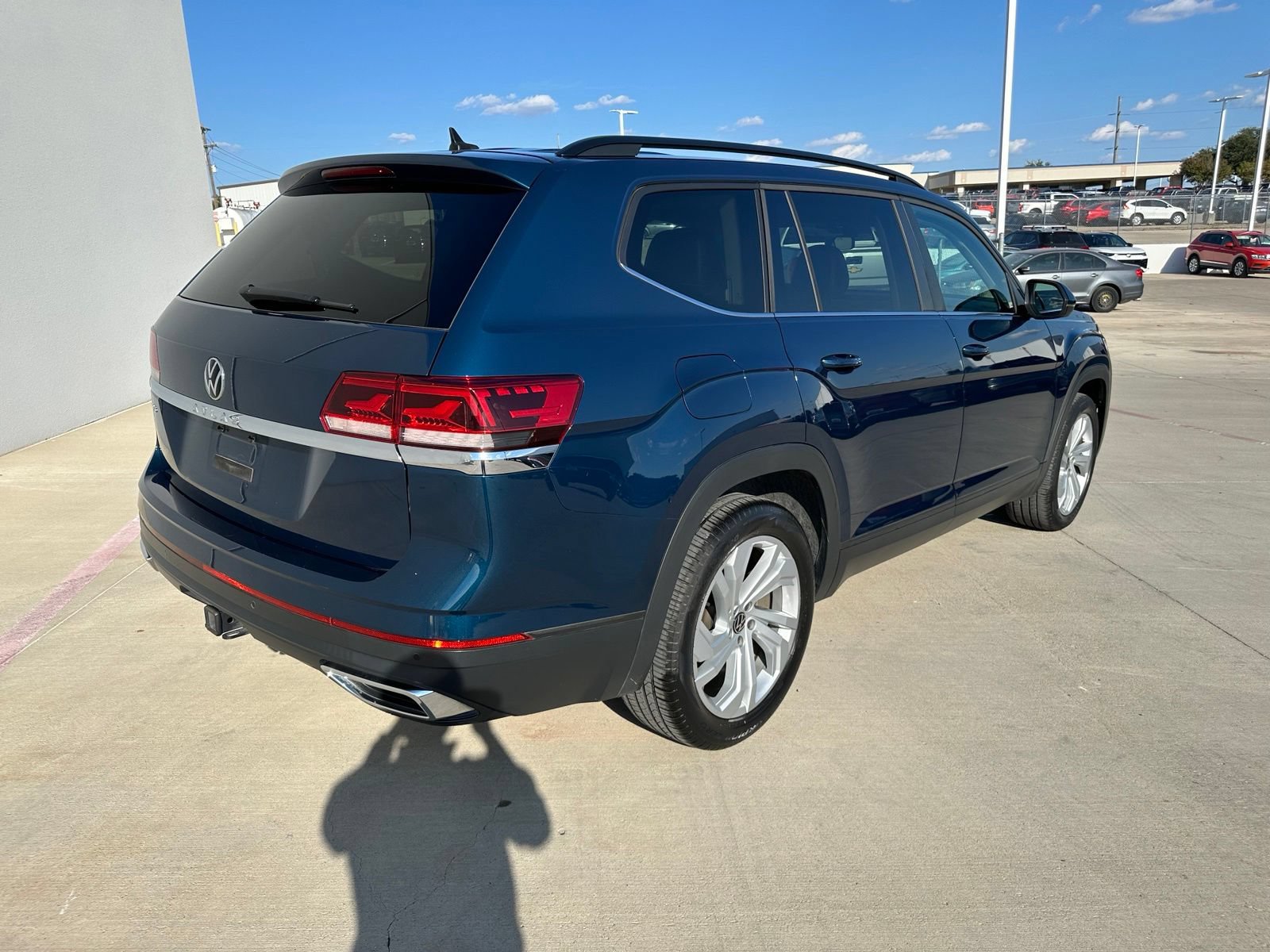 Used 2023 Volkswagen Atlas SE w/ Panoramic Sunroof Package FWD image 7