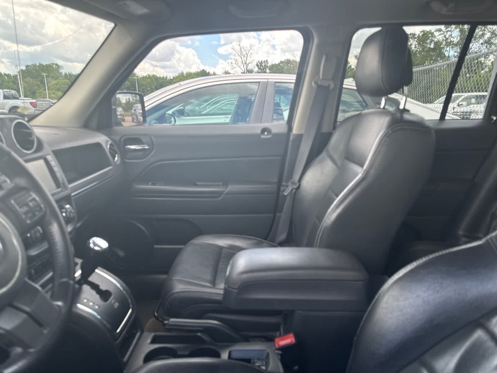 Used 2017 Jeep Patriot High Altitude AWD/4WD image 31