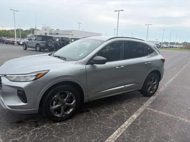 Used 2023 Ford Escape ST-Line AWD/4WD image 2