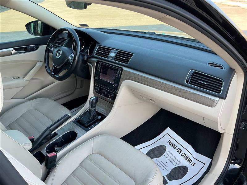 Used 2016 Volkswagen Passat 1.8T w/ Lighting Package image 36