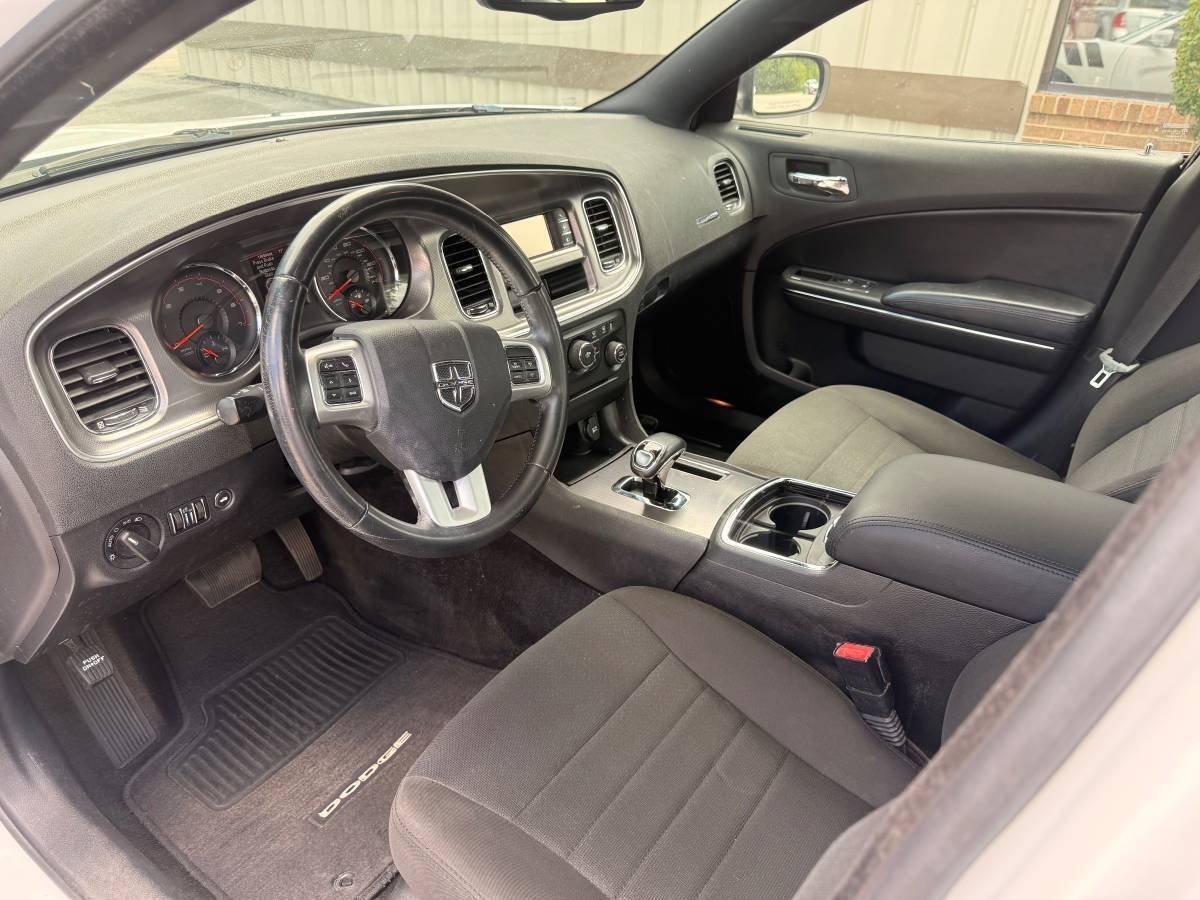 Used 2014 Dodge Charger SE w/ Sport Appearance Group RWD image 9