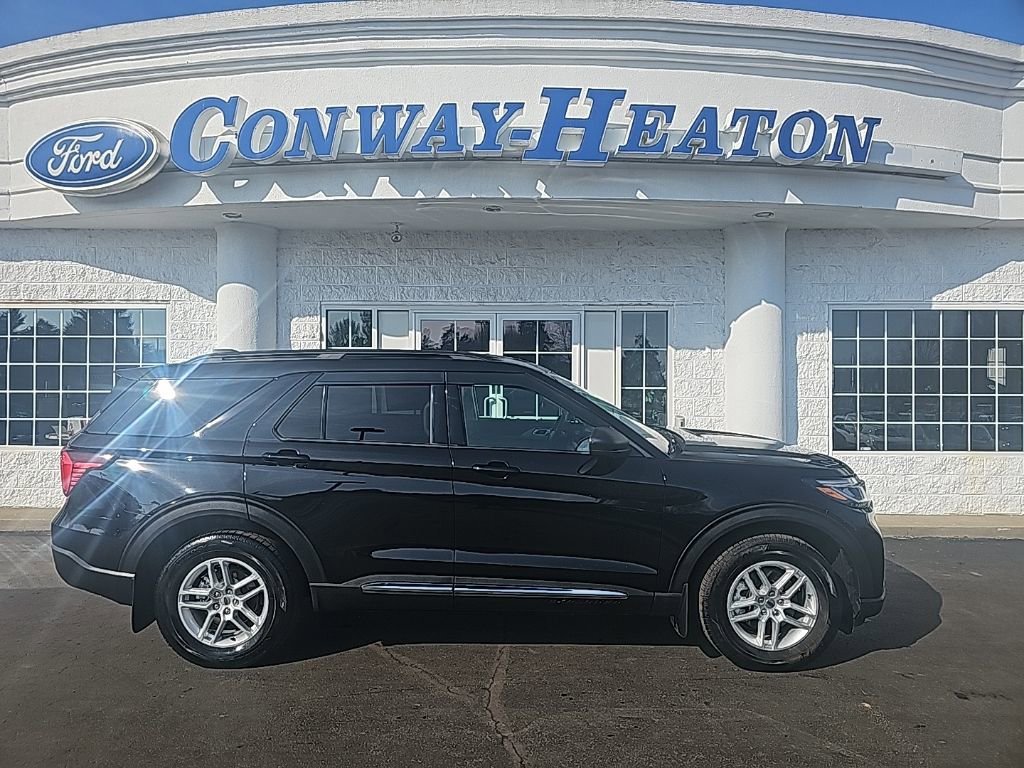 Used 2025 Ford Explorer Active AWD/4WD image 1
