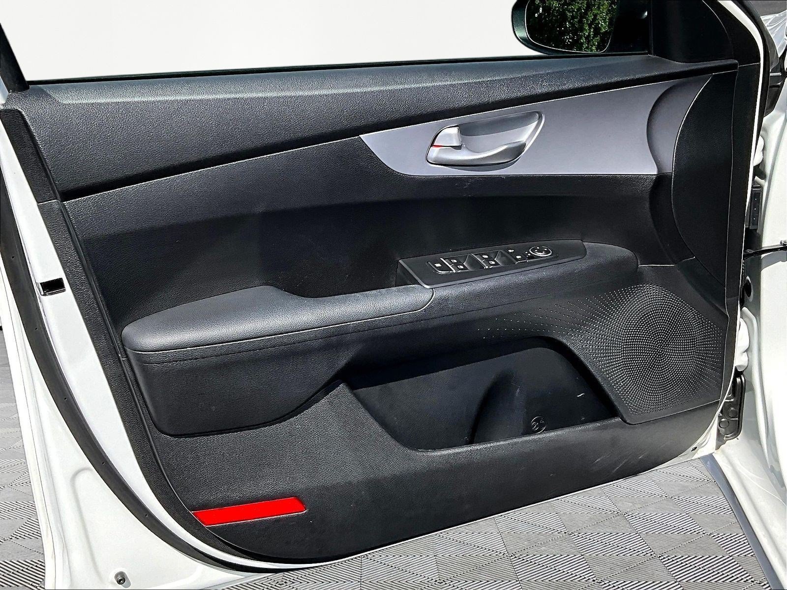 Used 2024 Kia Forte LXS w/ LXS Technology Package FWD image 19