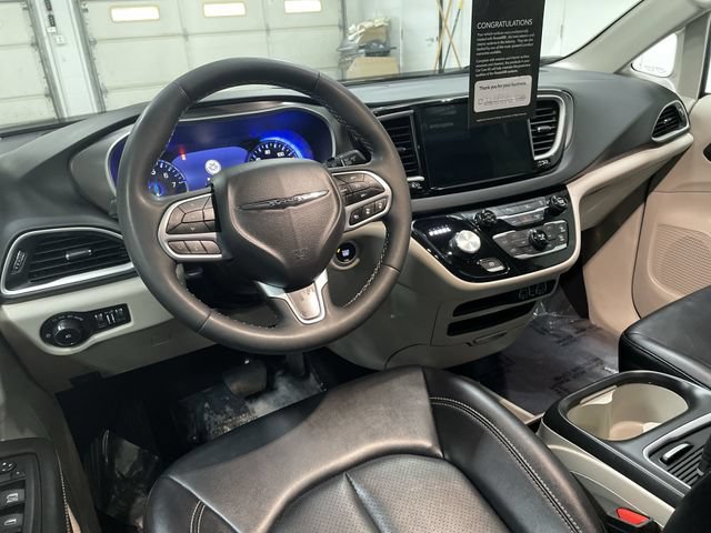 Used 2024 Chrysler Pacifica Touring-L FWD image 19
