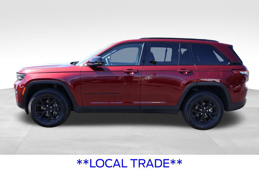 Used 2024 Jeep Grand Cherokee Altitude RWD image 2