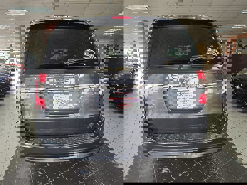 Used 2012 Chrysler Town & Country Touring w/ Entertainment Group #1 image 5