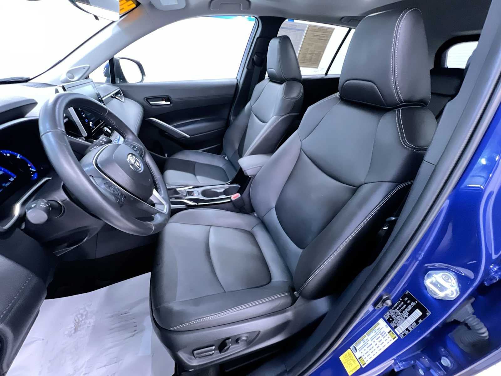 Used 2022 Toyota Corolla Cross XLE w/ Convenience Package AWD/4WD image 14