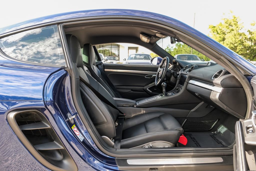 Used 2025 Porsche 718 Cayman RWD image 33