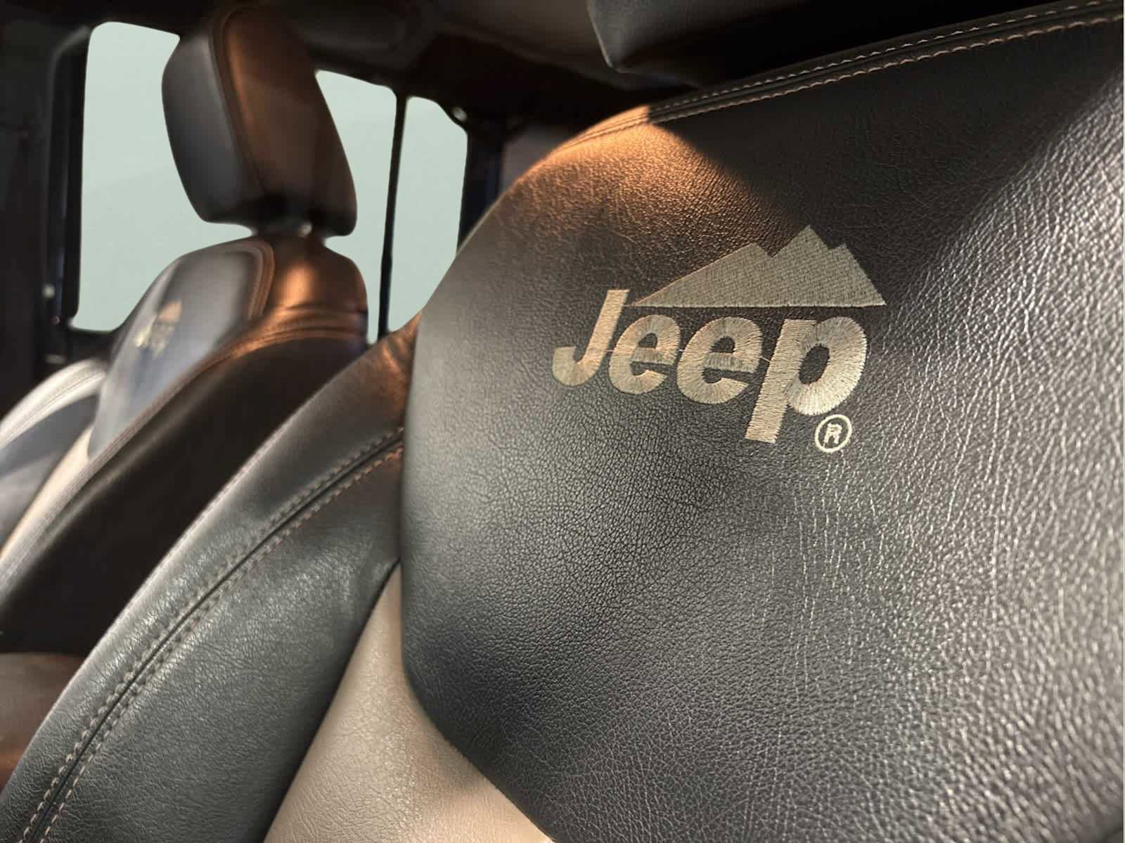 Used 2014 Jeep Wrangler Unlimited Rubicon w/ Connectivity Group image 16