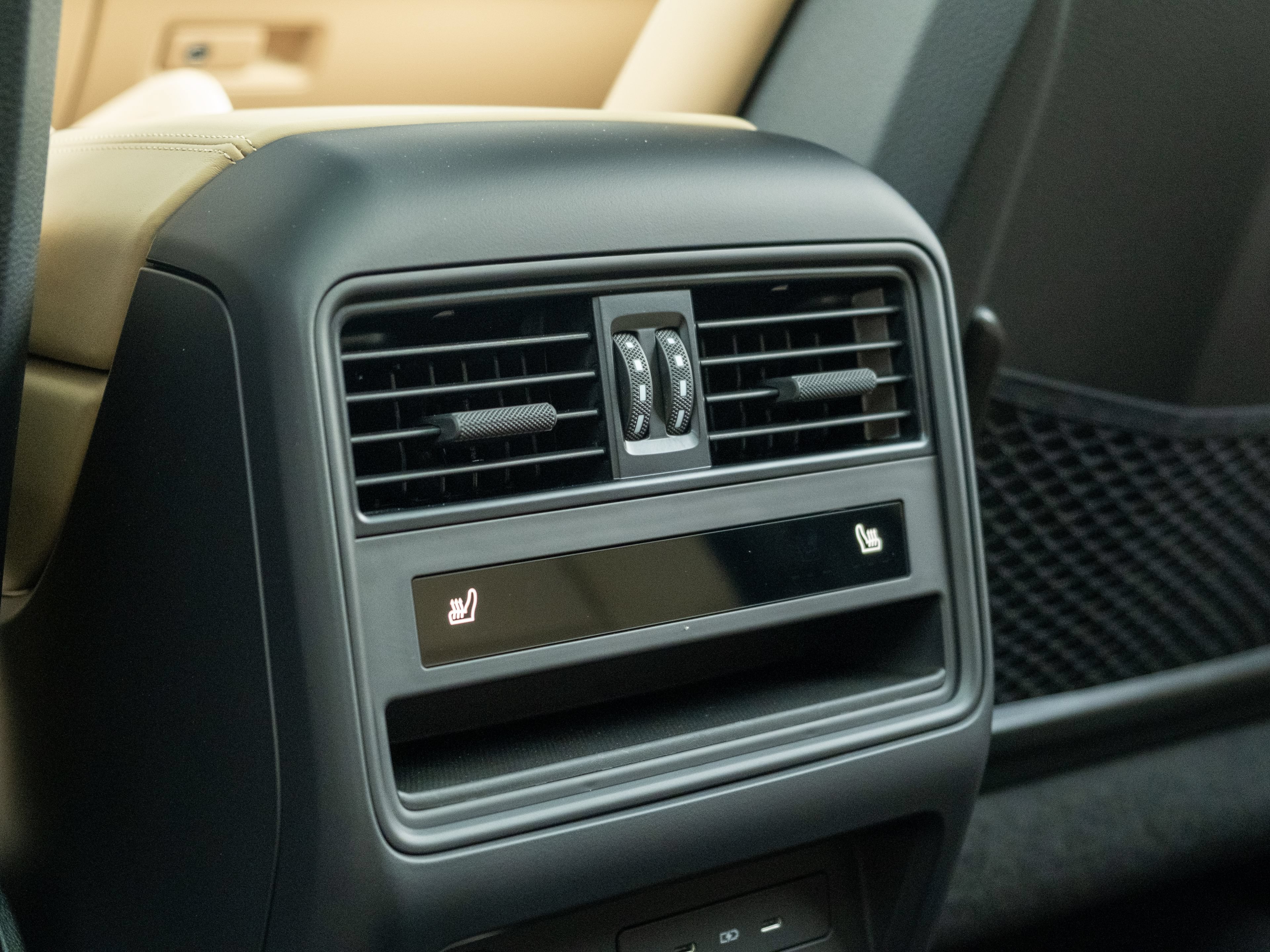 Certified 2024 Porsche Cayenne AWD/4WD image 40