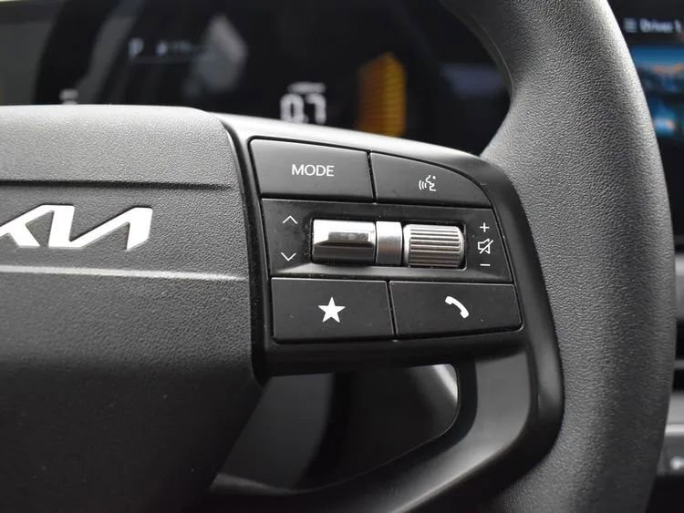 Used 2025 Kia K4 image 22