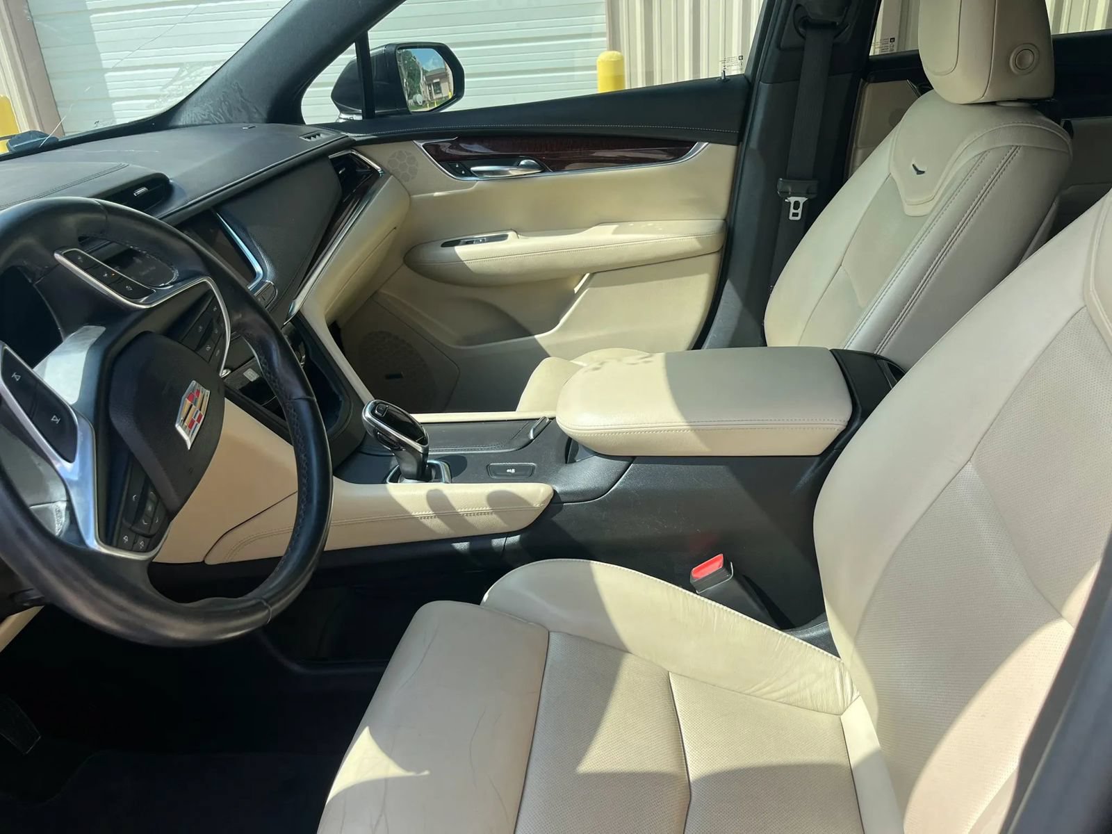 Used 2017 Cadillac XT5 Luxury w/ Driver Awareness Package FWD image 6