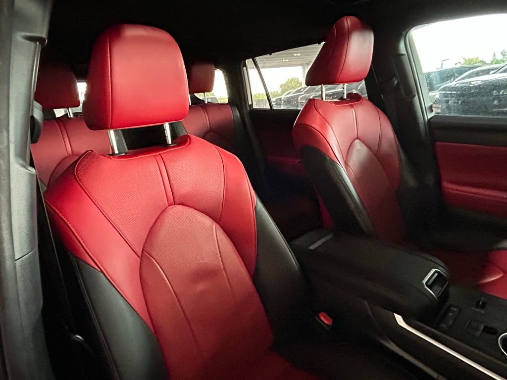 Used 2022 Toyota Highlander XSE image 29