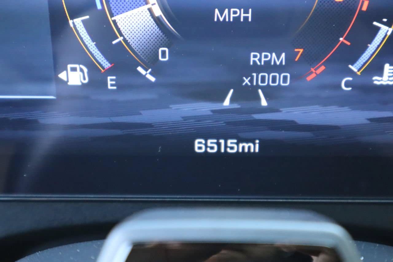 Used 2024 Chevrolet Traverse RS FWD image 12