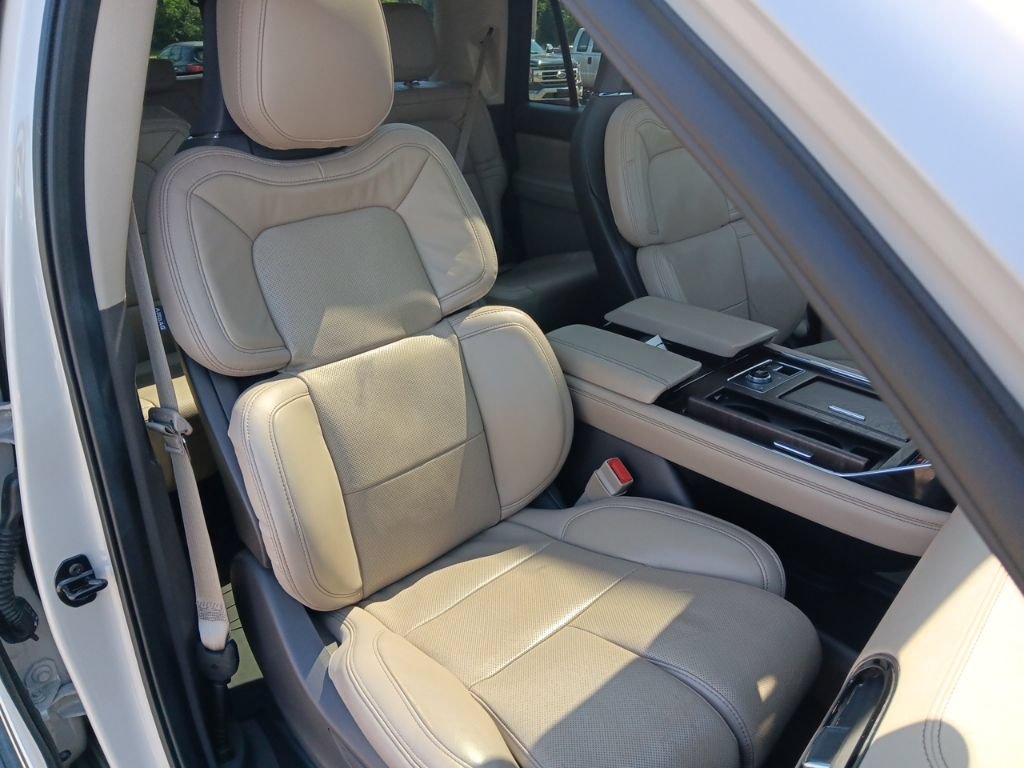 Used 2023 Lincoln Navigator L Reserve AWD/4WD image 40