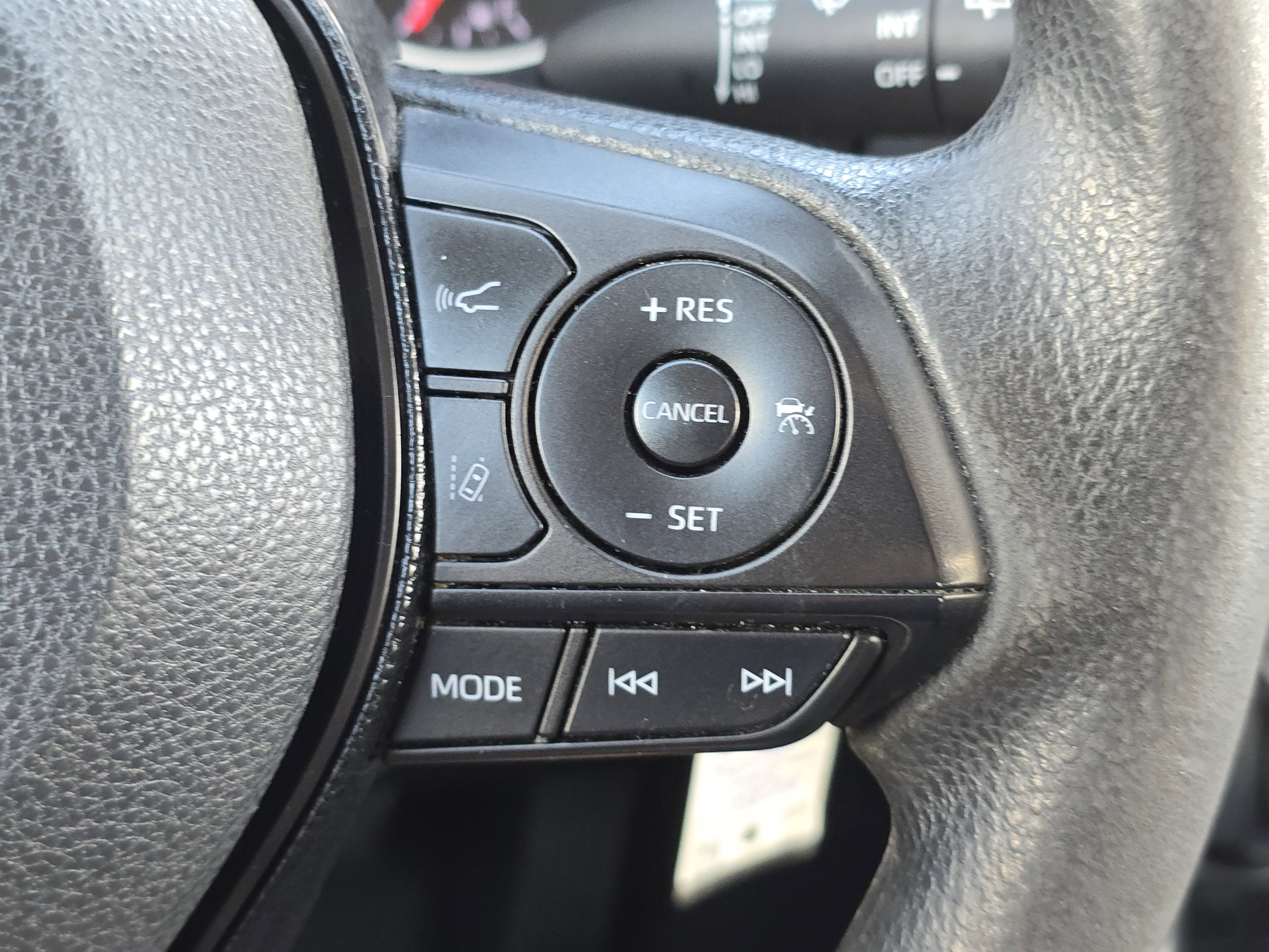 Used 2021 Toyota RAV4 LE image 15