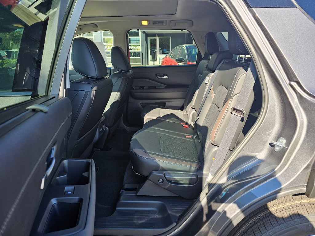 New 2026 Nissan Pathfinder Platinum w/ Cargo Package AWD/4WD image 13