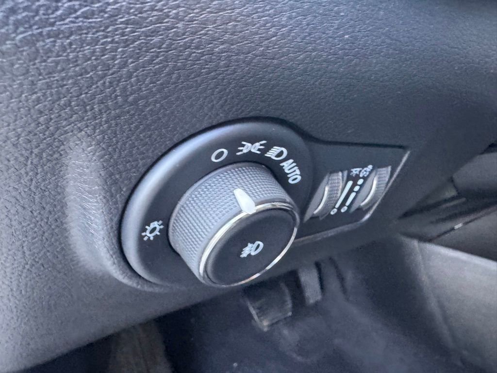 Used 2023 Jeep Compass Trailhawk AWD/4WD image 13