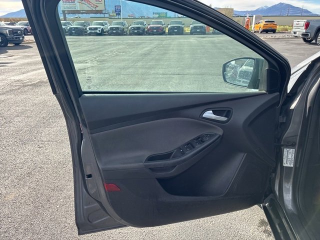 Used 2014 Ford Focus SE w/ SE Winter Package image 15