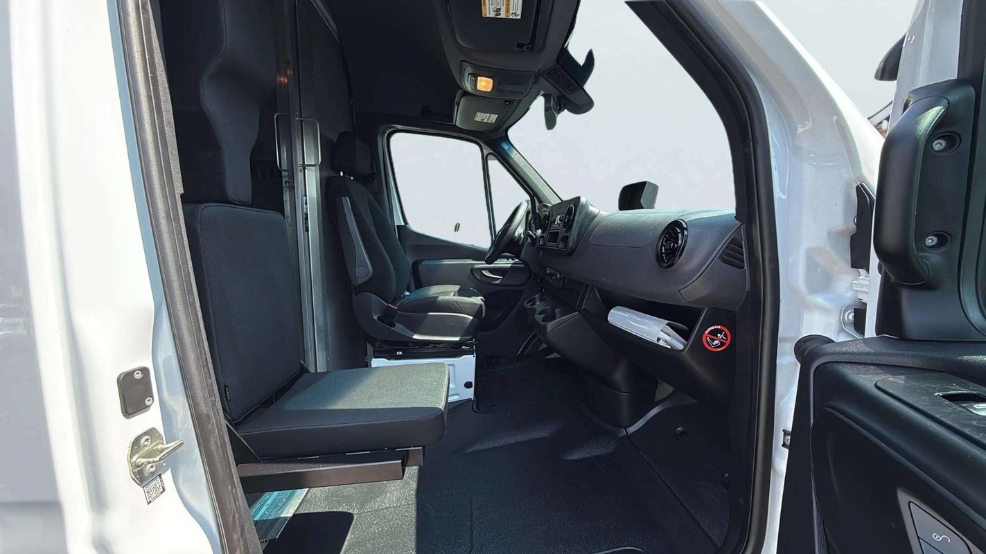 Used 2020 Mercedes-Benz Sprinter 2500 image 14