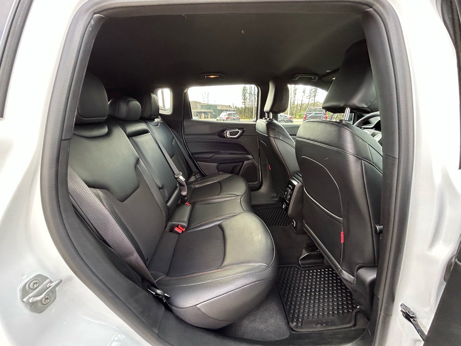 Used 2025 Jeep Compass Trailhawk AWD/4WD image 8