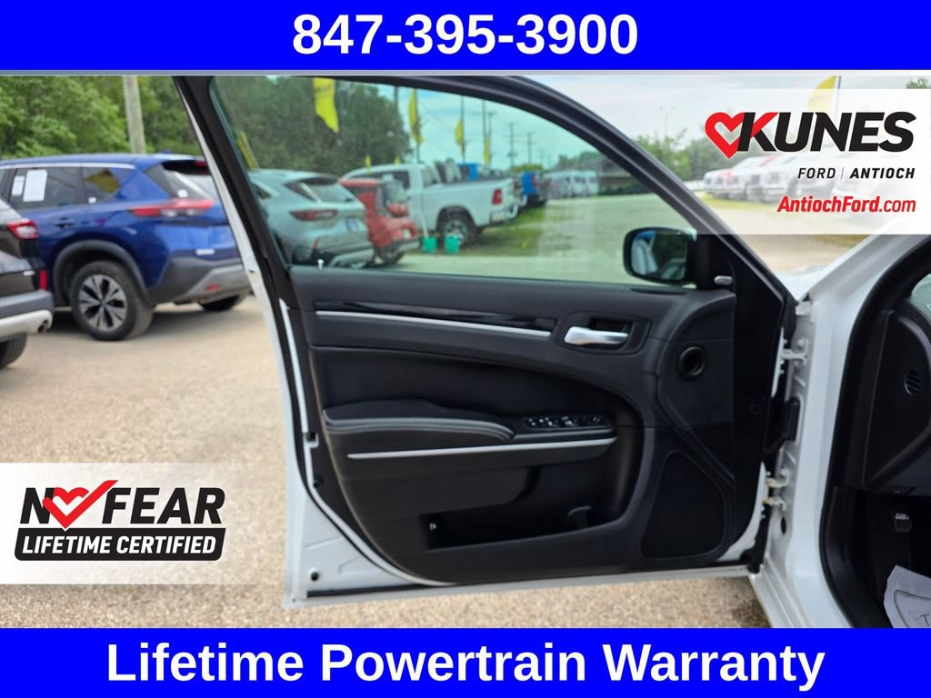 Used 2019 Chrysler 300 S AWD/4WD image 15