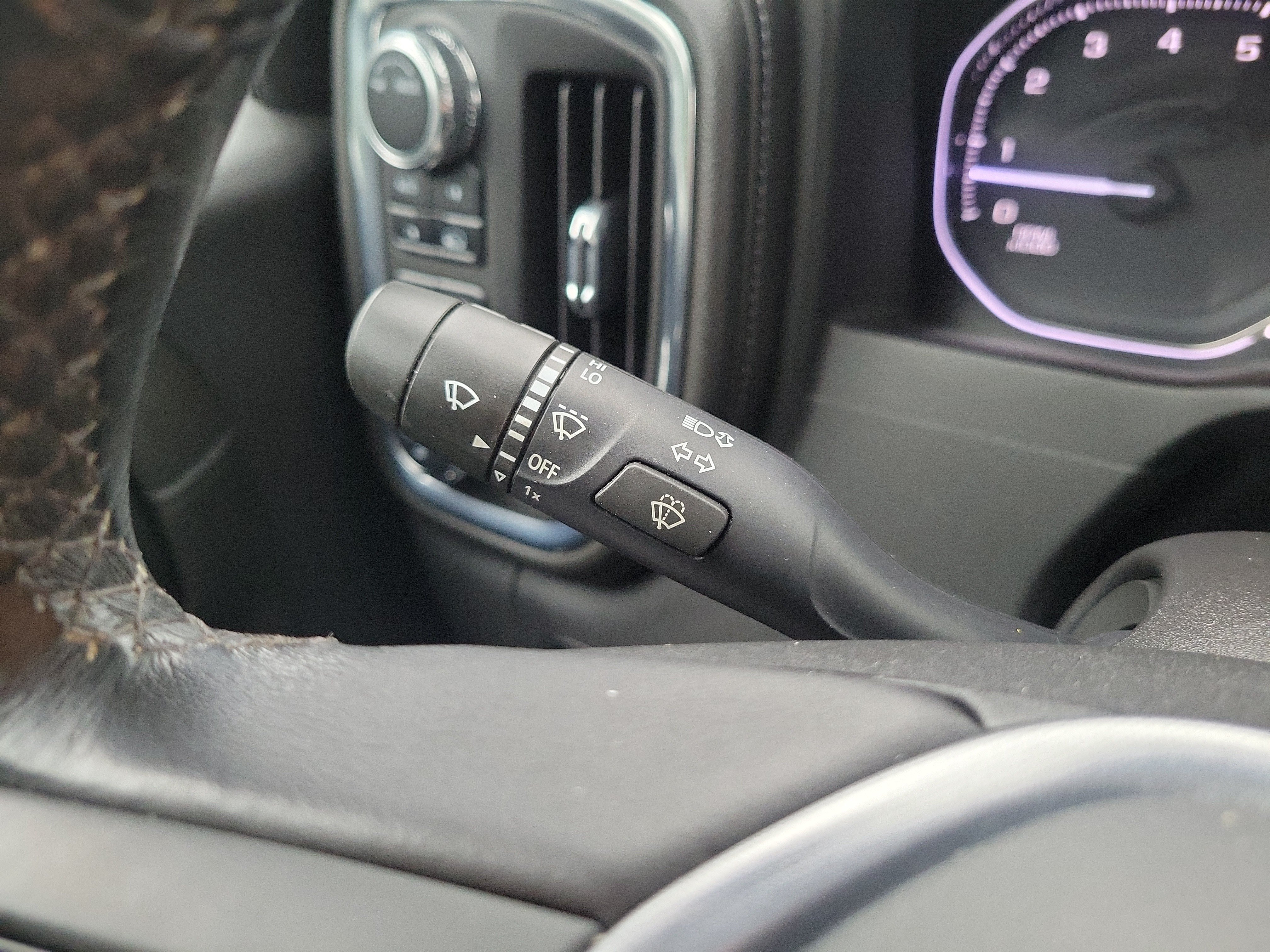 Used 2022 GMC Sierra 1500 SLT AWD/4WD image 27