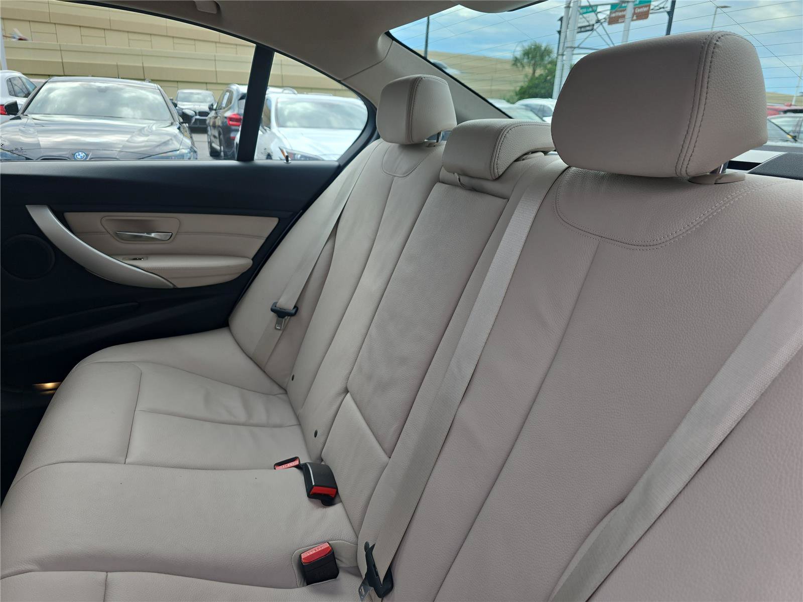 Used 2018 BMW 320i Sedan RWD image 11