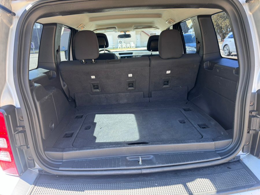 Used 2012 Jeep Liberty Sport AWD/4WD image 11