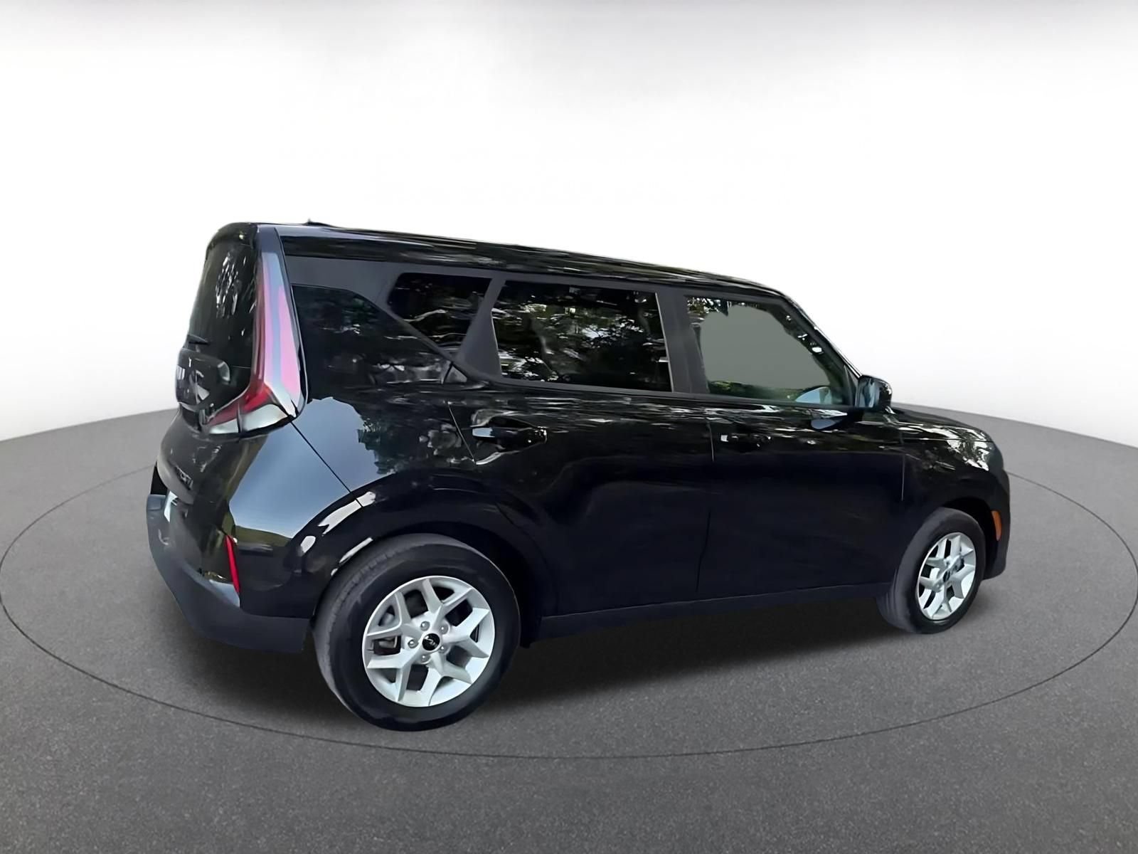Used 2025 Kia Soul LX w/ LX Technology Package FWD image 15