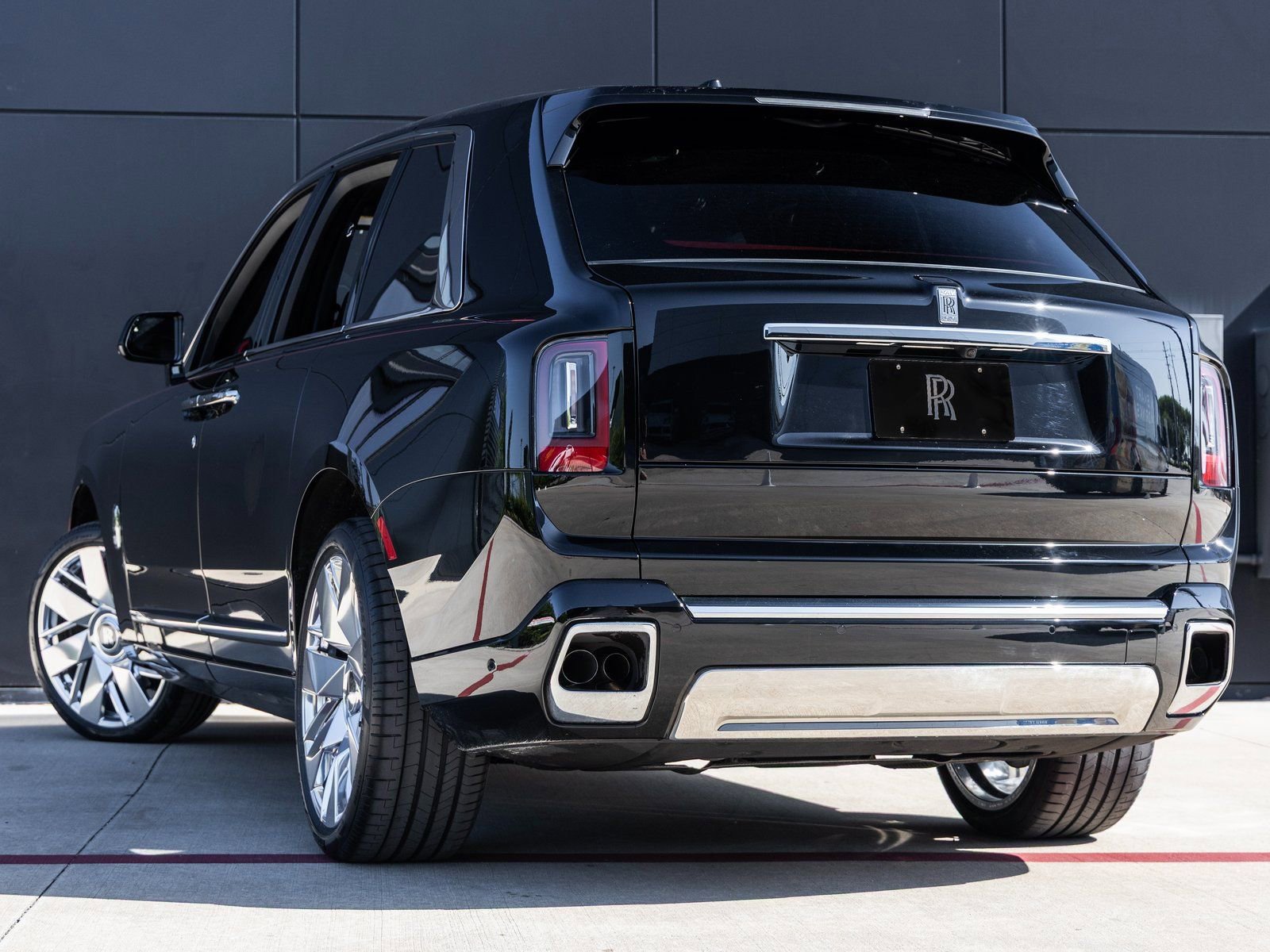 Certified 2025 Rolls-Royce Cullinan image 9